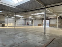 Magazijn van ca. 800 m² te huur in Oudenaarde nabij de N60