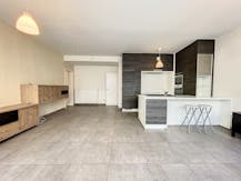 Appartement de deux chambres avec double parking et jardin