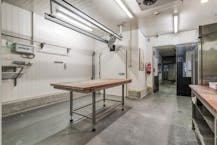 Te koop: Magazijn in het hart van Sint-Pieters (Brugge)