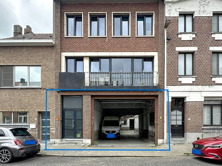 Magazijn te koop met tot 20 autostaanplaatsen in Terhagen