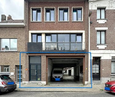 Magazijn te koop met tot 20 autostaanplaatsen in Terhagen