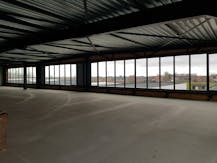 Casco kantoor (450 m²) te huur in Zwevezele.