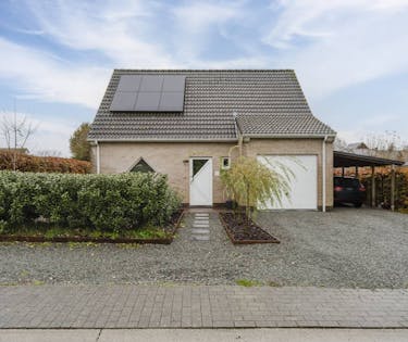 Ruime open gezinswoning met tuin in het rustige Brakel