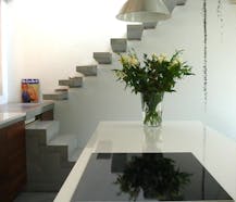 Open en lichtrijk 3-kamer loft te huur in Molenbeek