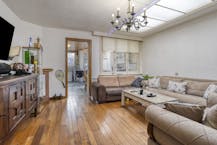 Opbrengsteigendom met 3 appartementen te koop in Antwerpen