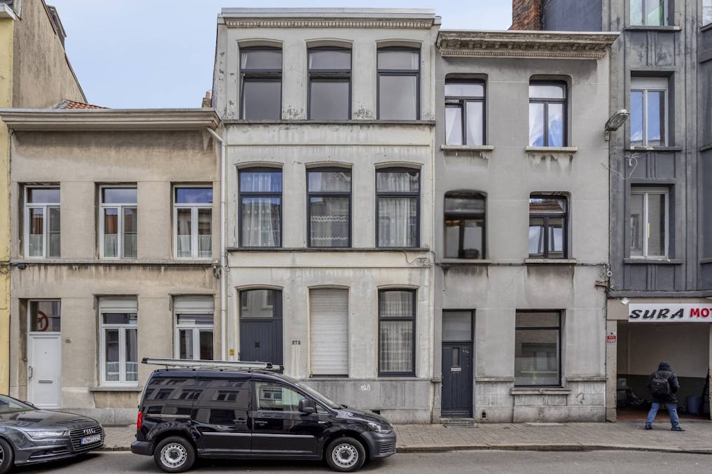Opbrengsteigendom met 3 appartementen te koop in Antwerpen