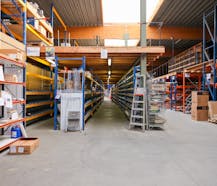 Magazijn (1.600 m²) met showroom te koop in Wetteren