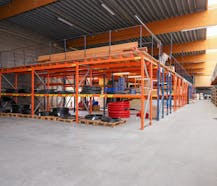 Magazijn (1.600 m²) met showroom te koop in Wetteren