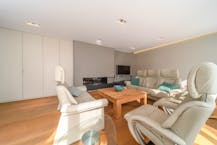 Herenhuis met ruime garage te koop in Izenberge.