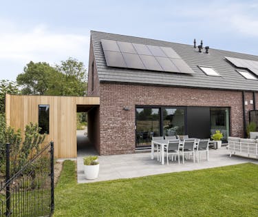 Energiezuinig halfopen huis in rustige straat te Izegem!