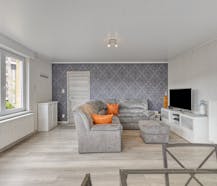 Gerenoveerd appartement (93m²) met zeer ruime tuin te De Panne