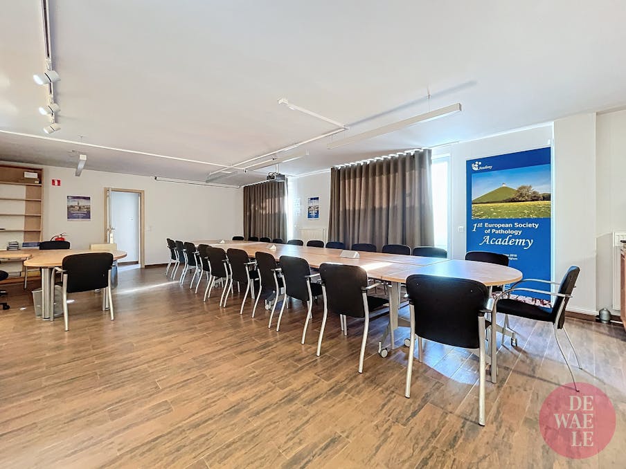 Place Bara | Bureau lumineux 175m² + jardin