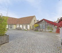 Uniek eigendom met drie gebouwen in Brugge te koop