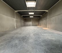 Entrepôt récemment construit à louer à Harelbeke