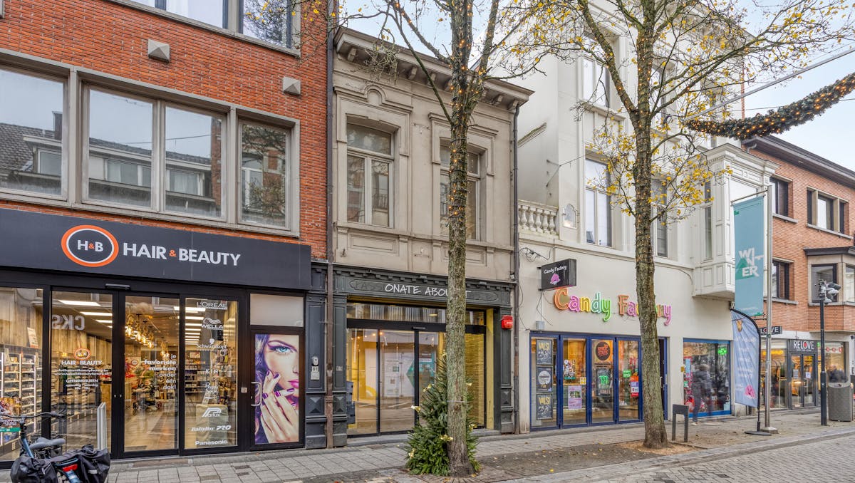 handelspand met woonst te huur in winkelcentrum Turnhout