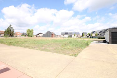 Bouwgrond in goed gelegen verkaveling te Zwijndrecht.