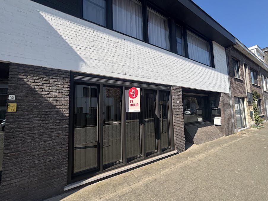 Kantoor / praktijkruimte (109m³) te huur nabij centrum Eeklo