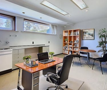 Kantoor / praktijkruimte (109m³) te huur nabij centrum Eeklo