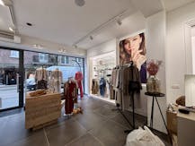 Handelspand met vitrine te huur in het centrum van Hasselt