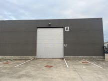 Loods van ca. 240m² op uitstekende locatie te Meulebeke.