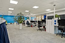 Ruim recent kantoor (365 m²) te huur in Loppem.