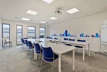 Ruim recent kantoor (365 m²) te huur in Loppem.