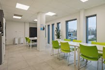 Ruim recent kantoor (365 m²) te huur in Loppem.