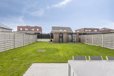 Recente woning (2020) met 4 slaapkamers te koop in Aartrijke