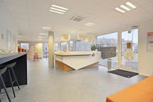 Handelspand op commerciële ligging met veel lichtinval.