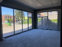 Nieuwbouw polyvalent bedrijfsgebouw op goede ligging.