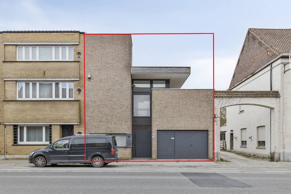 Praktijkruimte met kantoor te Bissegem