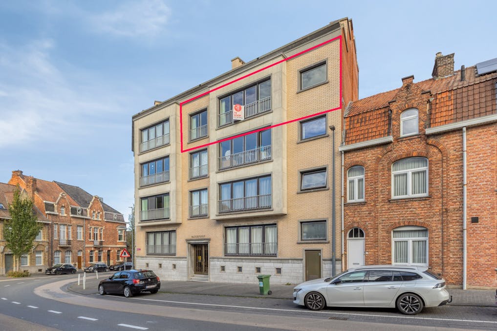 Appartement te koop met 3 kamers en garage in Ieper