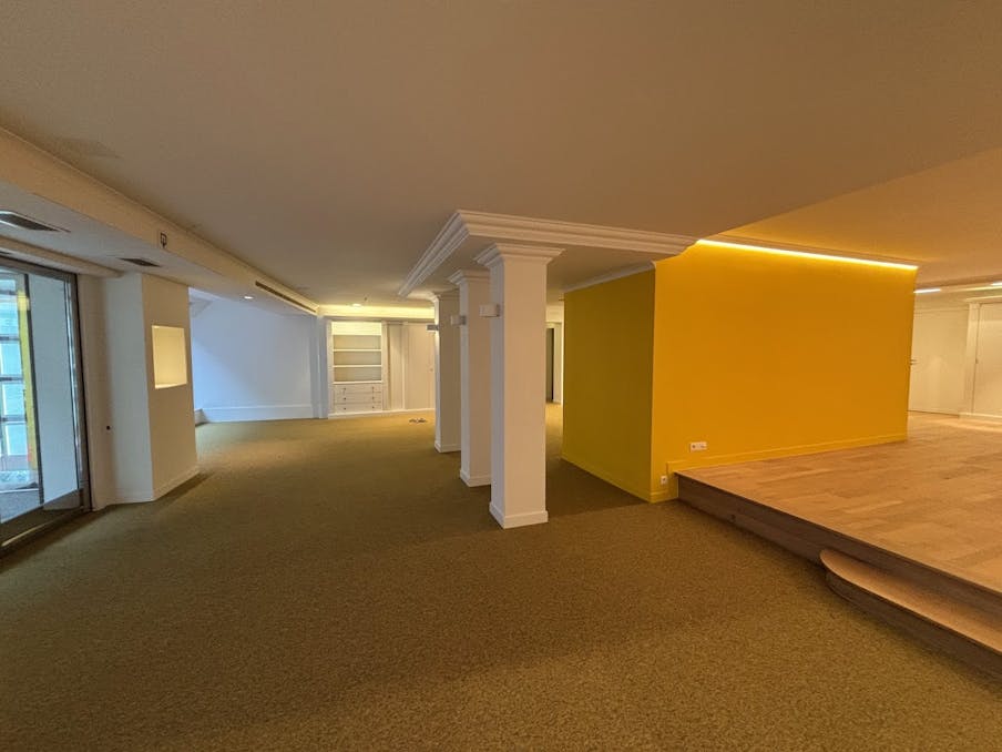 Kantoor van ca. 230 m² te huur in Waregem