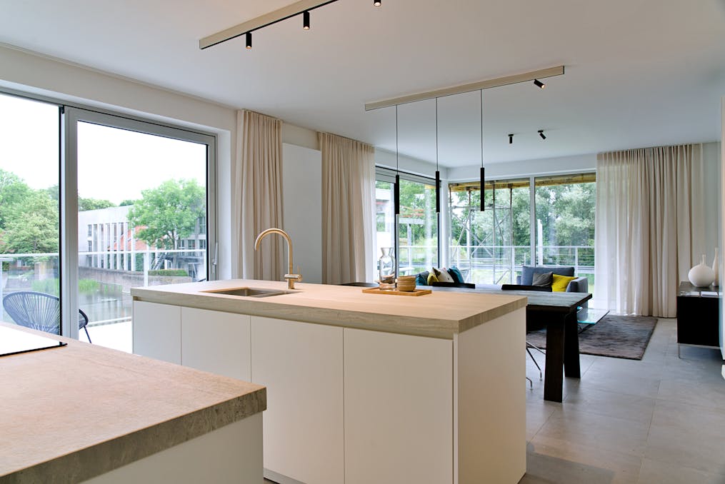 Eénslaapkamerappartement met fenomenaal uitzicht op vijver!