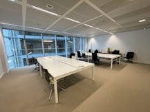  Gemeubelde kantoren (367m²) te huur bij op- & afrit E17/E40