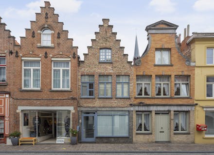 Huis met gezellige stadskoer centrum Brugge te koop