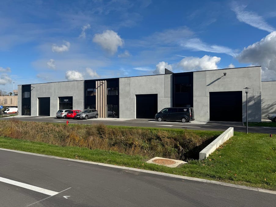 Nieuwbouw KMO-unit van ca. 280 m² op topligging in Oudenburg