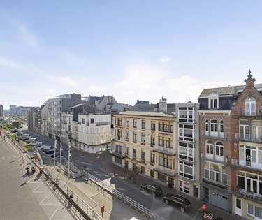 Lichtrijk, gerenoveerd appartement vlak bij de dijk te koop