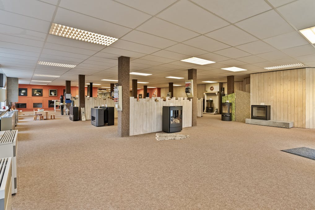 Bedrijfsgebouw met prachtige woning te koop in Sint-Andries