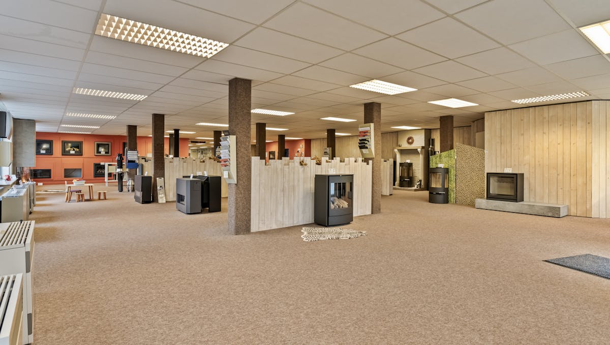 Bedrijfsgebouw met prachtige woning te koop in Sint-Andries