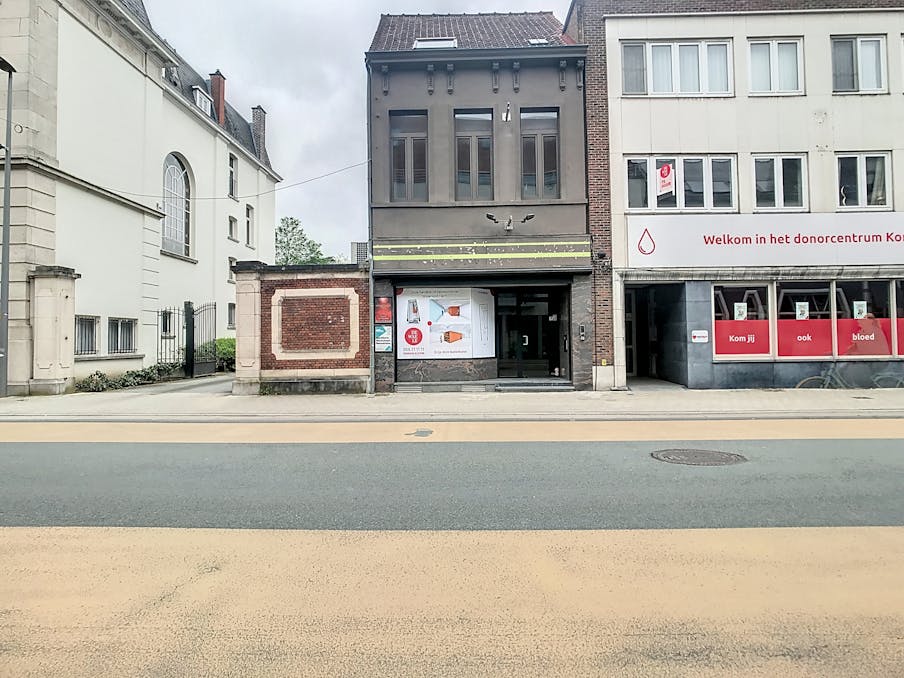 Local commercial à louer à Courtrai