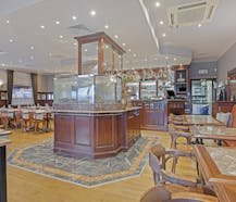 Opbrengsteigendom bestaande uit restaurant en 3 appartementen