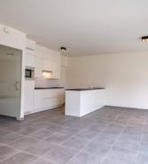  Gelijkvloers appartement met 2 slaapkamers en tuin te Westrozebeke