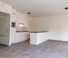 Gelijkvloers appartement met 2 slaapkamers en tuin te Westrozebeke