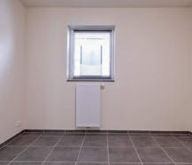 Gelijkvloers appartement met 2 slaapkamers en tuin te Westrozebeke