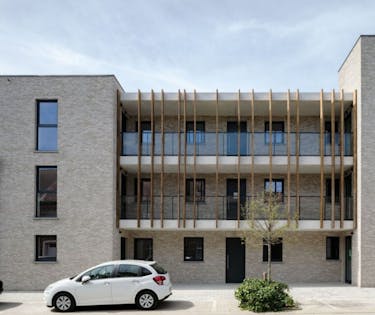 Gelijkvloers appartement met 2 slaapkamers en tuin te Westrozebeke