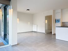  Gelijkvloers appartement met 2 slaapkamers en tuin te Westrozebeke