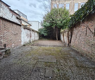 Op te frissen appartement met tuin te koop in Antwerpen