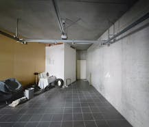 Kantoorruimte met ruime garage in centrum te Sint-Idesbald.