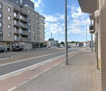 Kantoorruimte met ruime garage in centrum te Sint-Idesbald.